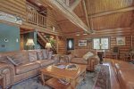 Bear Butte Gulch Lodge living room with leather furniture. 